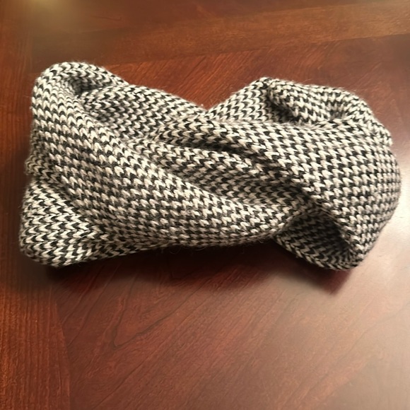 J crew infinity scarf tube black white herringbone euc classy super soft - Picture 1 of 7